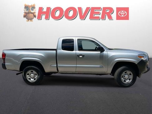 Used 2022 Toyota Tacoma SR RWD image 2