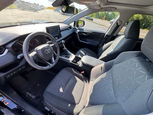 Used 2020 Toyota RAV4 XLE w/ Convenience Package FWD image 12