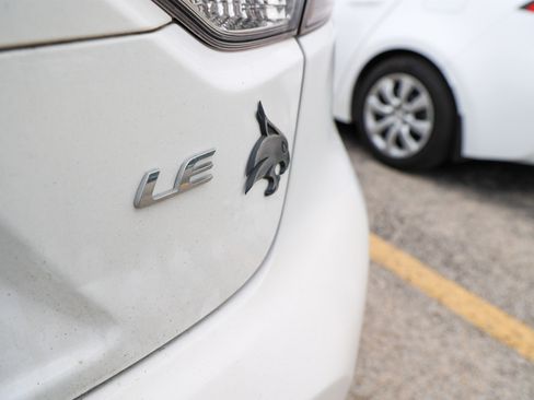 Used 2025 Toyota Corolla LE FWD image 11