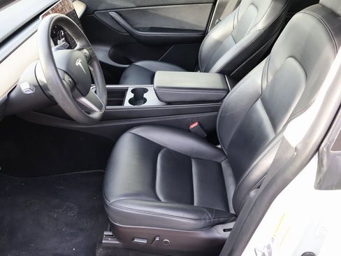 Used 2021 Tesla Model Y Long Range image 31