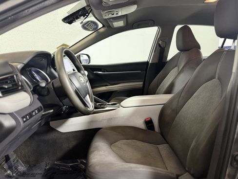 Used 2021 Toyota Camry LE image 14