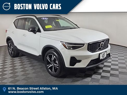 Certified 2024 Volvo XC40 B5 Core image 1