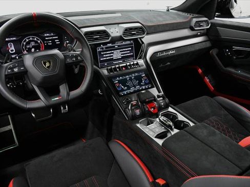 Used 2024 Lamborghini Urus Performante AWD/4WD image 41