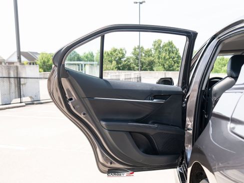 Used 2021 Toyota Camry SE FWD image 33