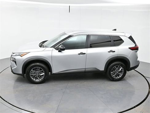 Used 2024 Nissan Rogue S image 34