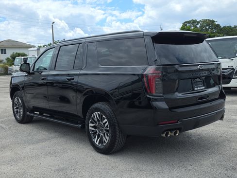 Used 2025 Chevrolet Suburban Z71 AWD/4WD image 5