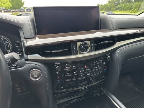 Used 2018 Lexus LX 570 4WD image 31