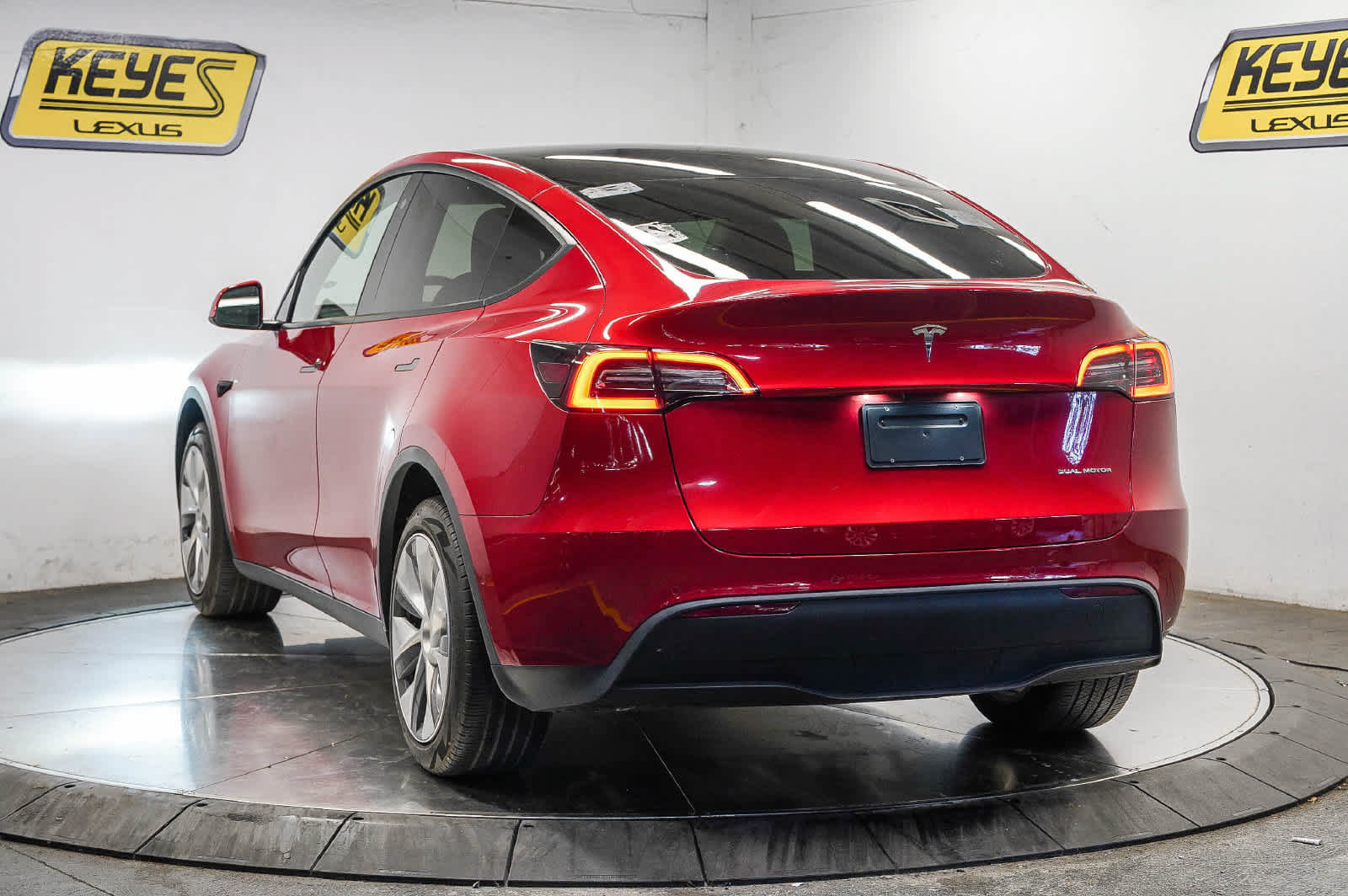 Used 2022 Tesla Model Y Long Range AWD/4WD image 2