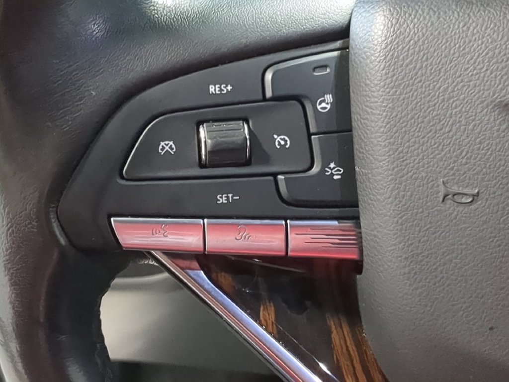 Used 2023 Cadillac Escalade ESV Premium Luxury AWD/4WD image 29