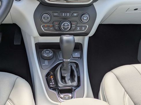 Used 2019 Jeep Cherokee Limited w/ Luxury Group AWD/4WD image 19