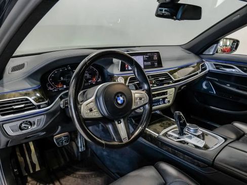 Used 2021 BMW 740i w/ M Sport Package RWD image 4