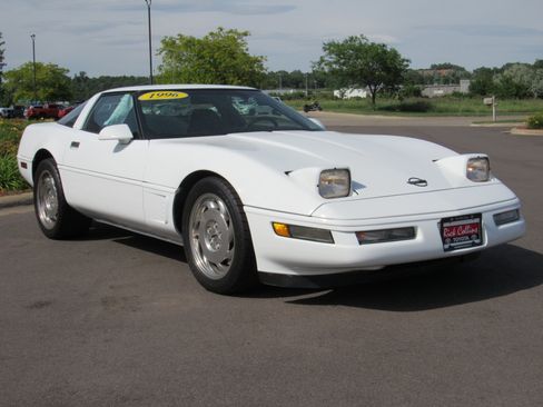 Used 1996 Chevrolet Corvette Coupe RWD image 4