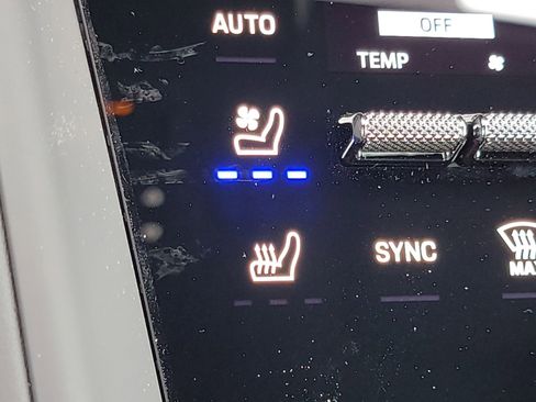 Used 2024 Porsche Macan 4 Electric image 19