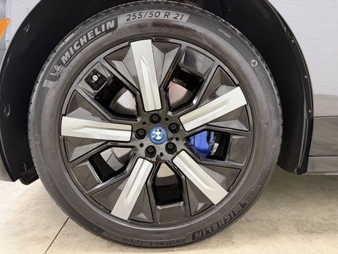 Used 2024 BMW iX xDrive50 w/ Premium Package AWD/4WD image 7