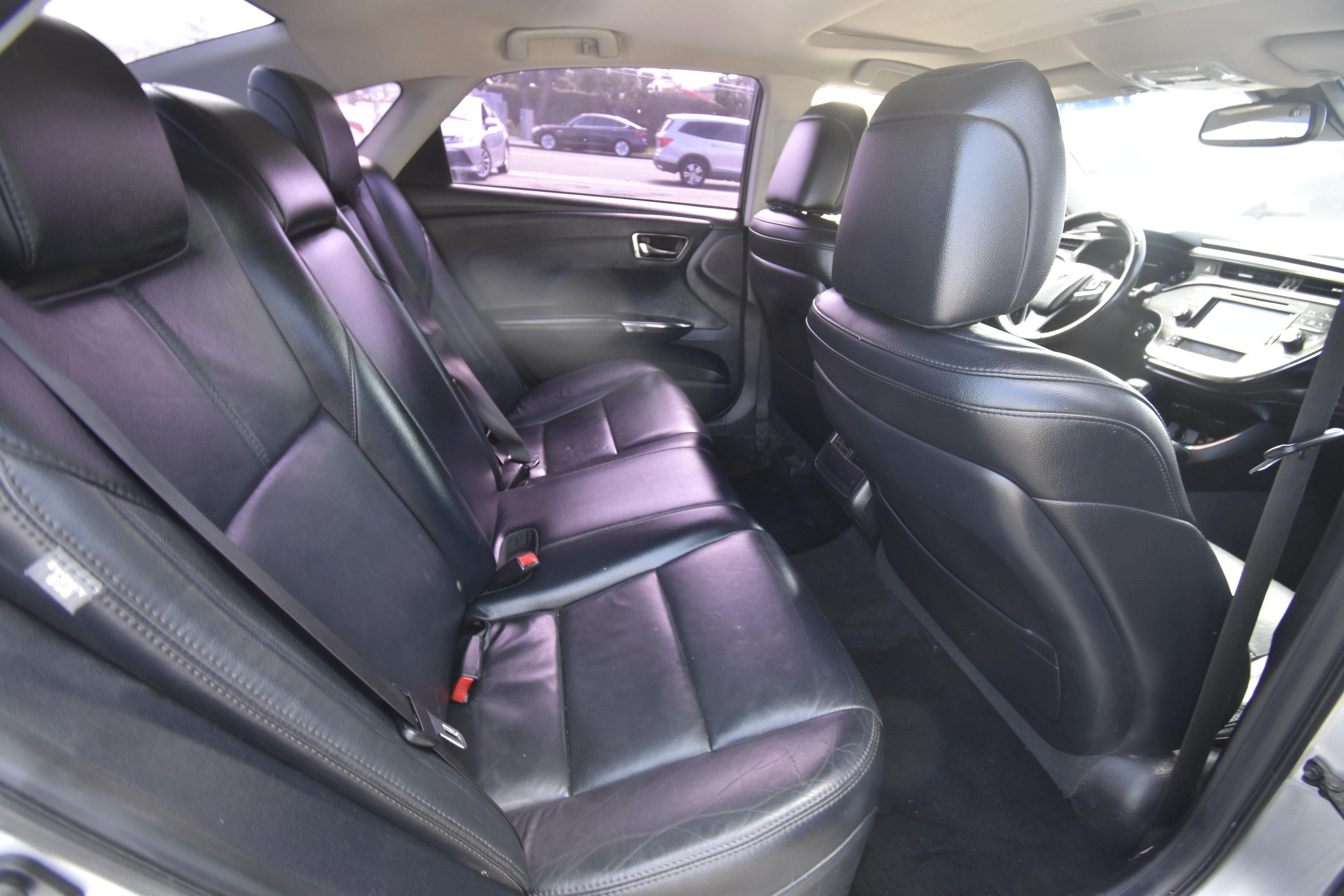 Used 2018 Toyota Avalon XLE Plus w/ All Weather Liner Package FWD image 10