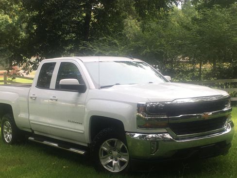 Used 2017 Chevrolet Silverado 1500 LT w/ All Star Edition AWD/4WD image 7