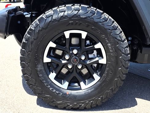 Certified 2026 Jeep Wrangler Unlimited Rubicon AWD/4WD image 9