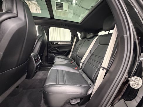 Certified 2023 Porsche Cayenne Platinum Edition AWD/4WD image 21