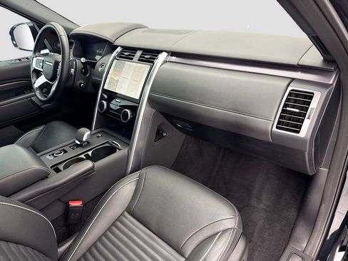 Used 2024 Land Rover Discovery Metropolitan Edition AWD/4WD image 16