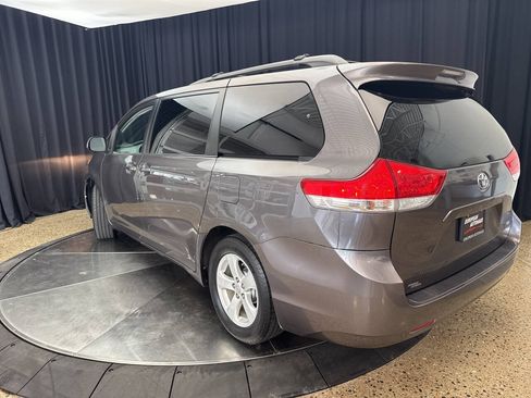 Used 2011 Toyota Sienna LE FWD image 4