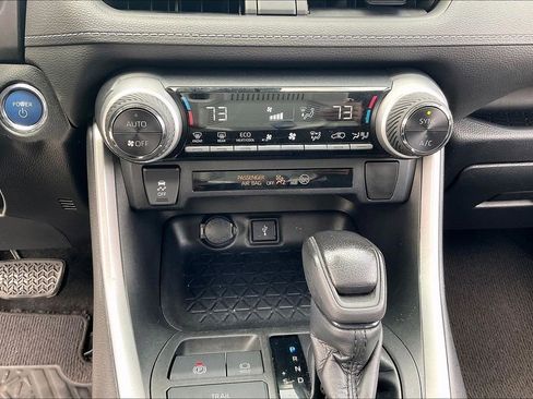 Used 2021 Toyota RAV4 XLE w/ Carpet Mat Package (TMS) image 34