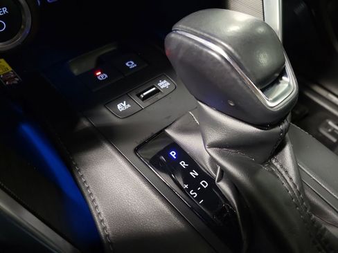 Used 2023 Toyota Venza Limited image 16