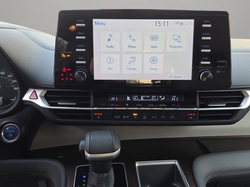 Used 2022 Toyota Sienna XLE image 26