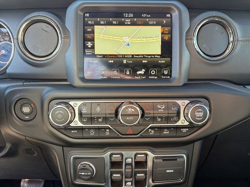 Used 2021 Jeep Wrangler Unlimited Sahara image 36