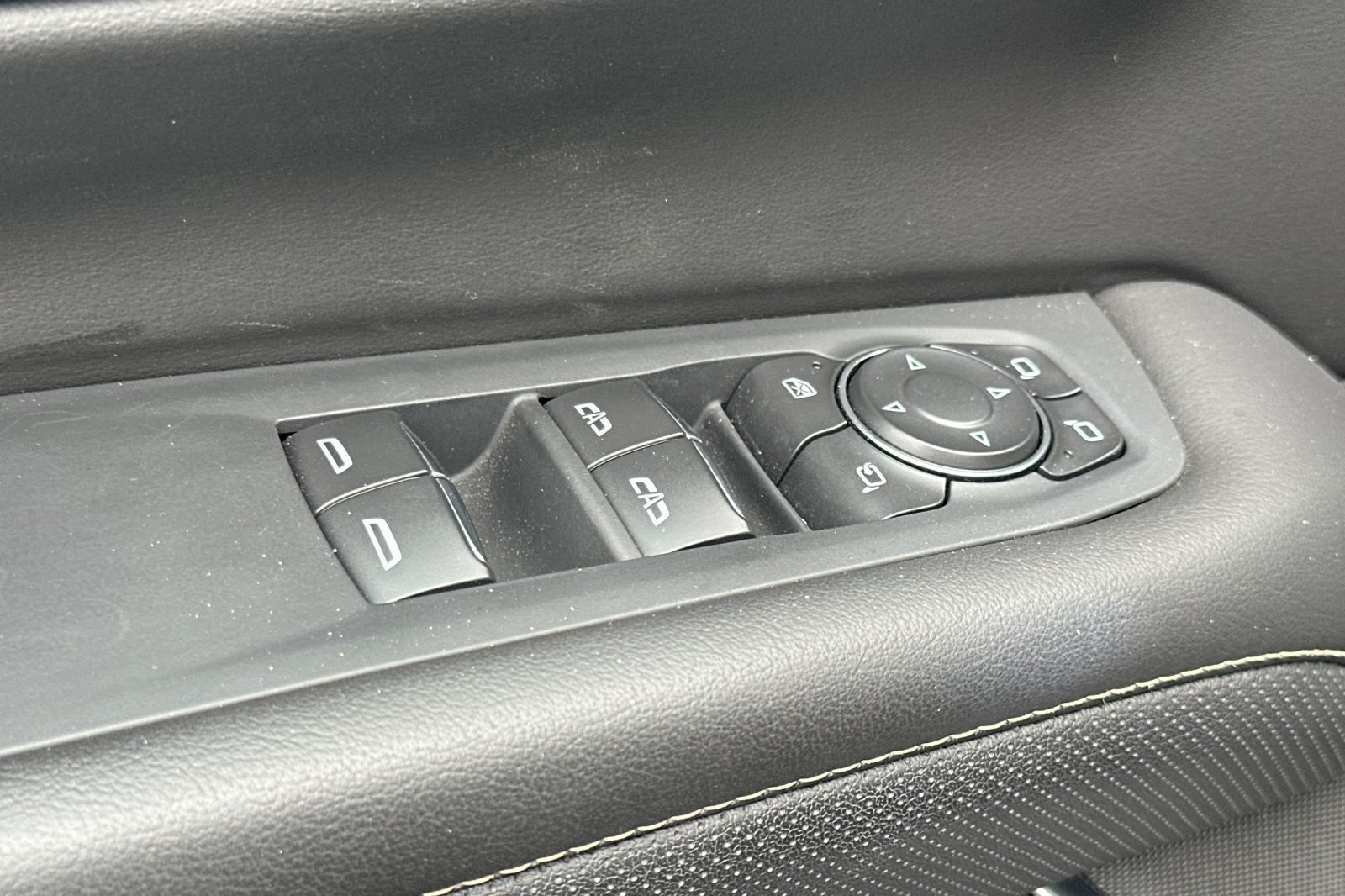Used 2026 Chevrolet Suburban Premier AWD/4WD image 12