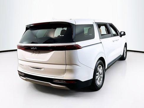 Used 2023 Kia Carnival LX image 12
