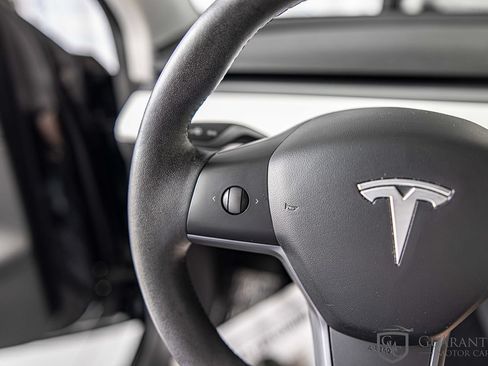 Used 2021 Tesla Model Y Long Range AWD/4WD image 23