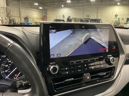 Used 2021 Toyota Highlander Platinum image 31