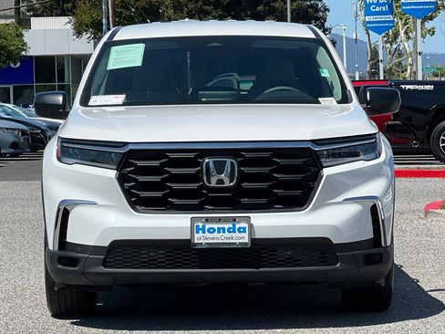 Certified 2024 Honda Pilot LX image 5