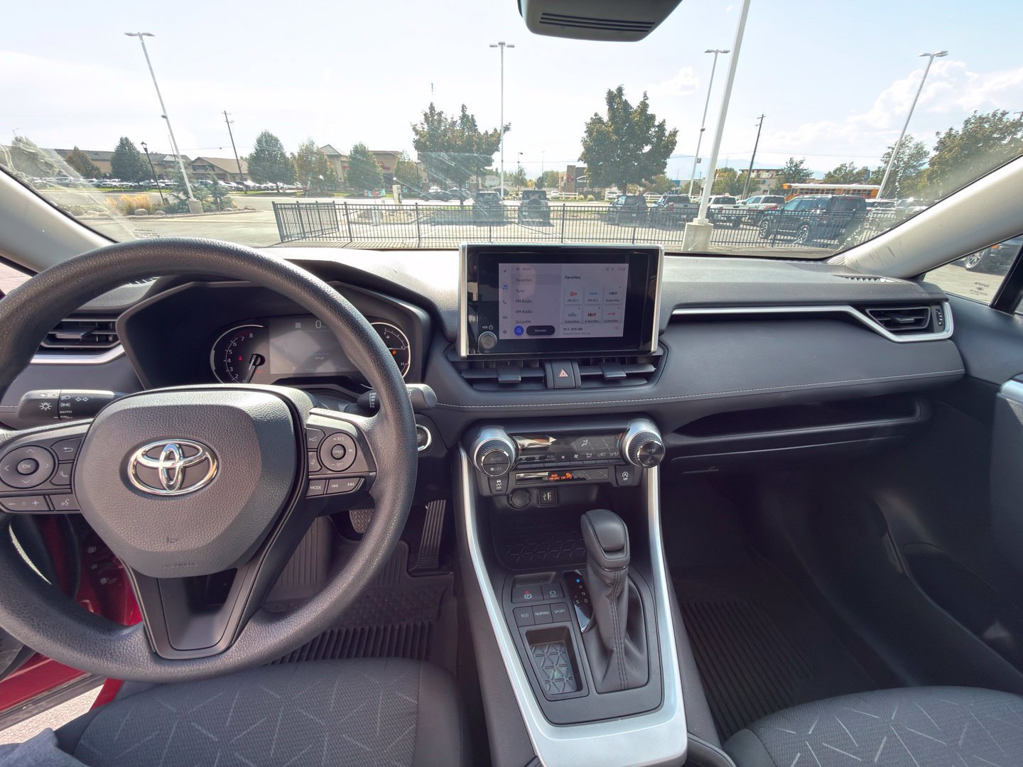 Used 2025 Toyota RAV4 XLE FWD image 18