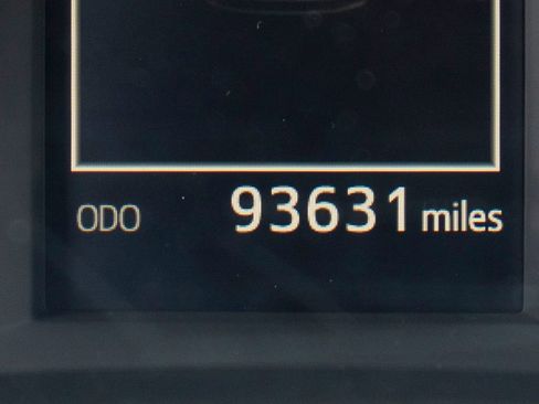 Used 2017 Toyota Highlander SE image 19