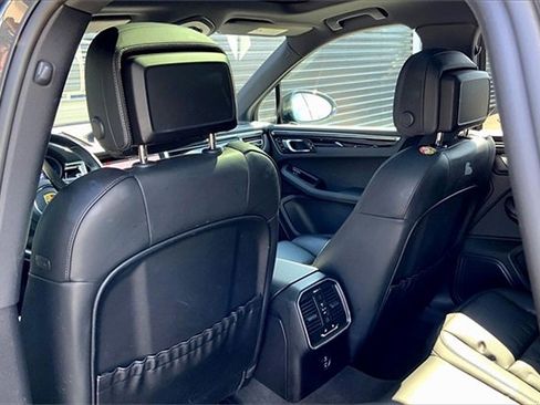 Used 2023 Porsche Macan image 26