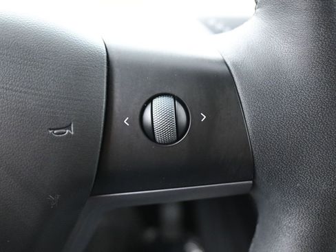 Used 2024 Tesla Model Y Long Range AWD/4WD image 21