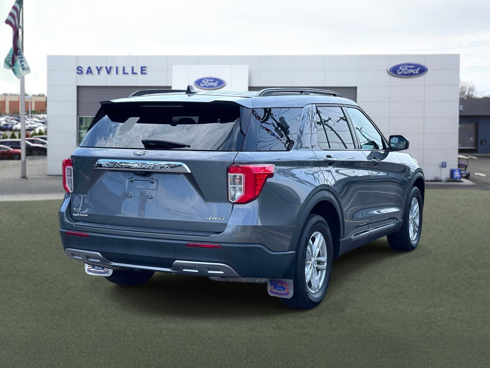 Used 2022 Ford Explorer XLT w/ Equipment Group 202A AWD/4WD image 5
