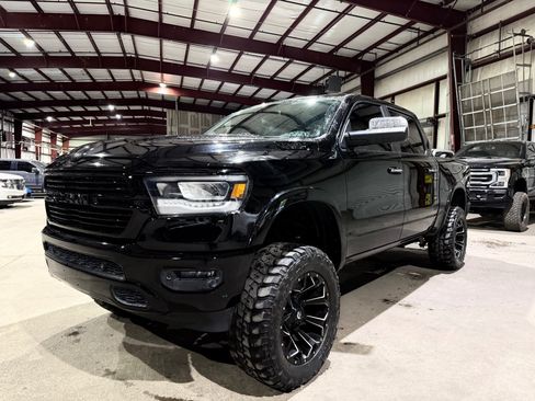 Used 2019 RAM 1500 Laramie AWD/4WD image 9