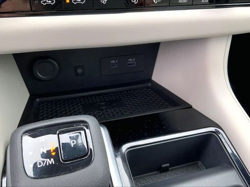 Used 2025 Nissan Pathfinder SL FWD image 35