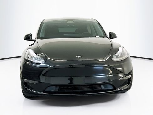 Used 2023 Tesla Model Y Performance image 2