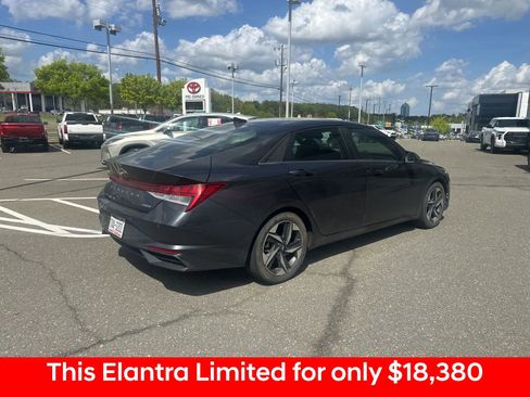 Used 2022 Hyundai Elantra Limited image 18