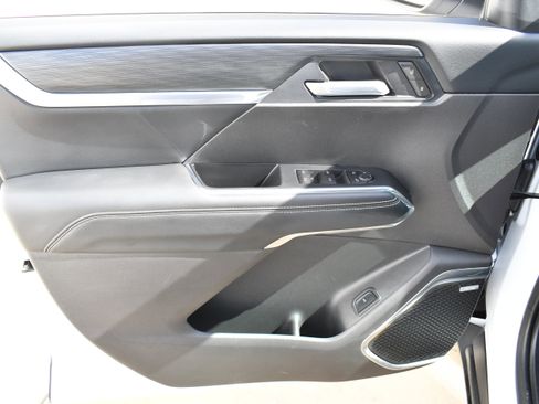 Used 2025 GMC Acadia Elevation w/ Elevation Premium Package image 12