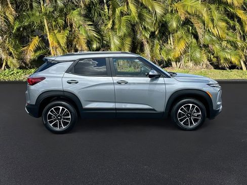 Used 2025 Chevrolet TrailBlazer LT AWD/4WD image 4