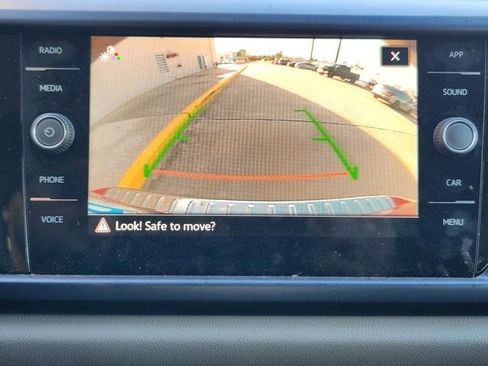 Used 2022 Volkswagen Taos SE image 16