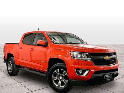 Used 2019 Chevrolet Colorado Z71 AWD/4WD image 2