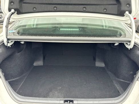Used 2025 Toyota Camry SE image 12