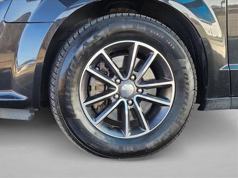 Used 2016 Dodge Grand Caravan SXT image 24