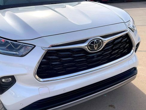 Used 2021 Toyota Highlander Platinum image 31