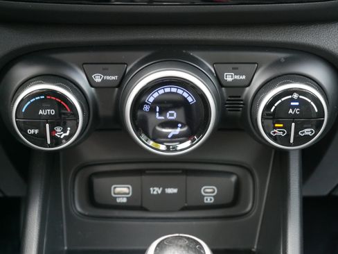 Used 2025 Hyundai Venue SEL FWD image 21